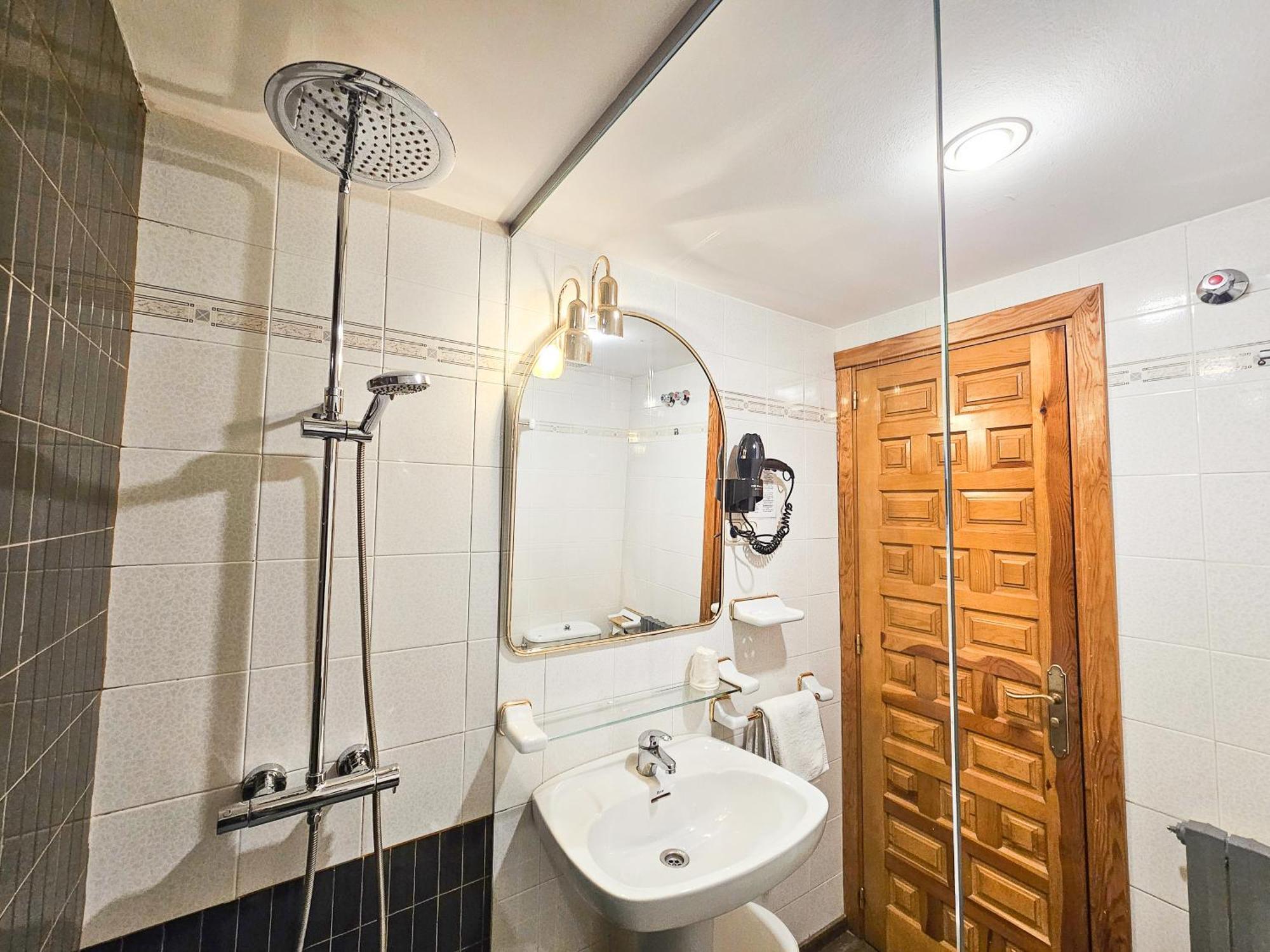 Triple Room,1620209156:JPEG